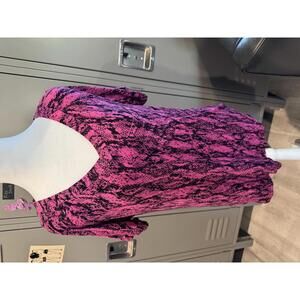 Rock & Republic -Stylish Pink Snake Print V-Neck Top- M